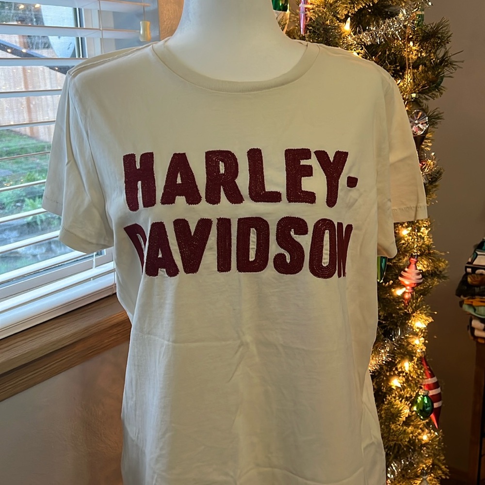 NWT- Women’s Sz XL Harley Davidson cream T-shirt with red stitching